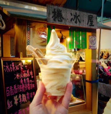 Lehua Night Market Juan Bing Wu Soft-serve Ice Cream 台北樂華夜市捲冰屋霜淇淋